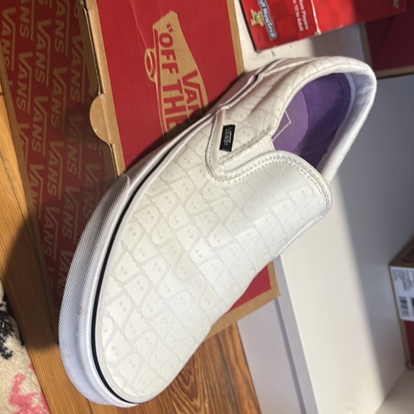 Never worn collectible vans, glow in the dark ghosts - Picture 2 of 5